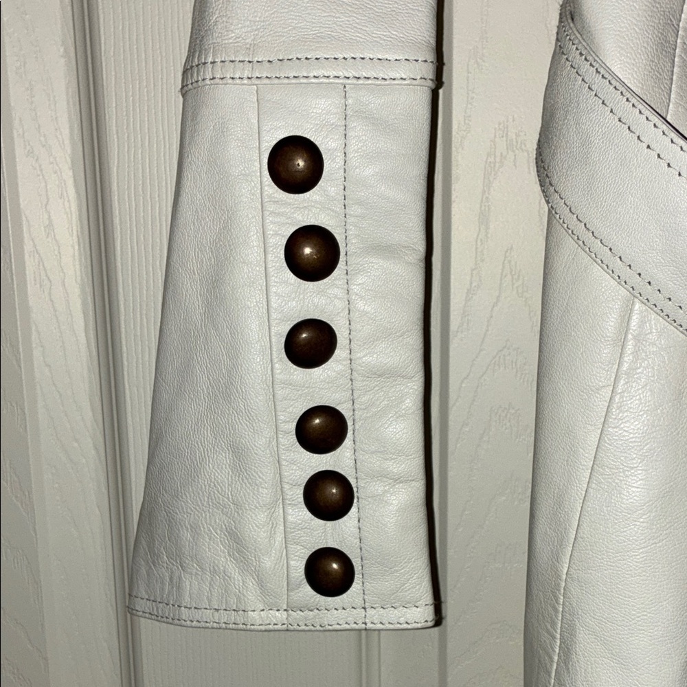 Cami White Leather Trench Coat with Brushed Brass Button Accents - Picture 4 of 11